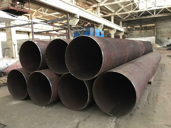 Электросварная труба Б/У стыкованная неоцинкованная 630 мм 8 мм Ст20-17Г1С ТУ 205-2009