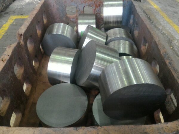 Инструментальная легированная поковка квадратная 100 мм 11ХФ ГОСТ 7829-70