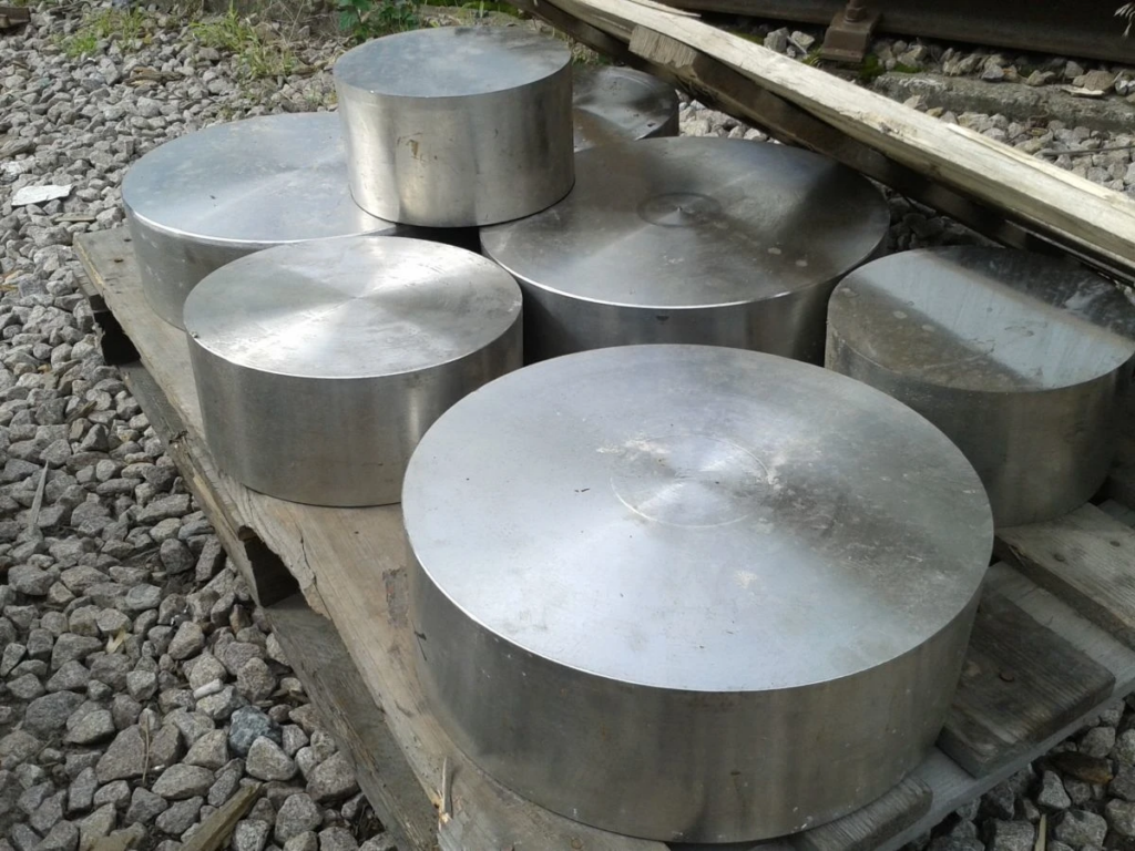 Конструкционная легированная поковка круглая 100 мм 30Х3ВА ГОСТ 8479-70