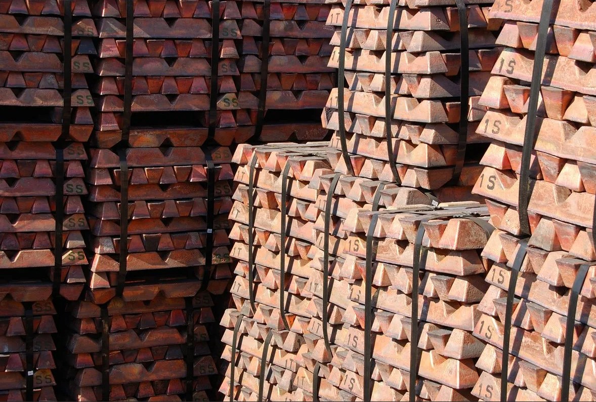 Медный слиток горизонтальной отливки 98х82 мм 1362 мм М1 ГОСТ 193-2015