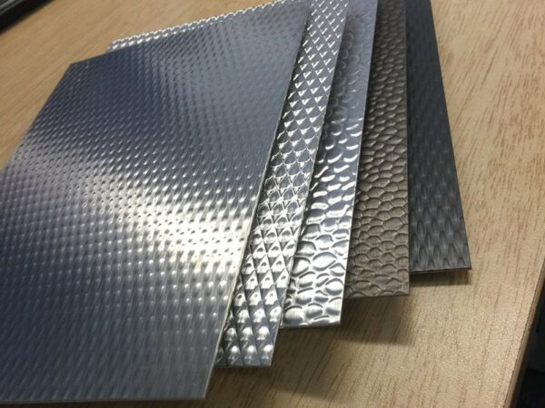 Нержавеющий декоративный лист синий 0,5 мм Оксид титана Покрытие AISI 304