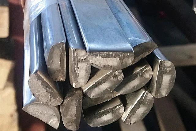 Нержавеющий полуовал 16 мм 6 мм AISI 316L DIN 1018