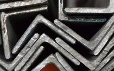 Нержавеющий равнополочный уголок 80 мм 80 мм 7 мм AISI 310 EN 10056