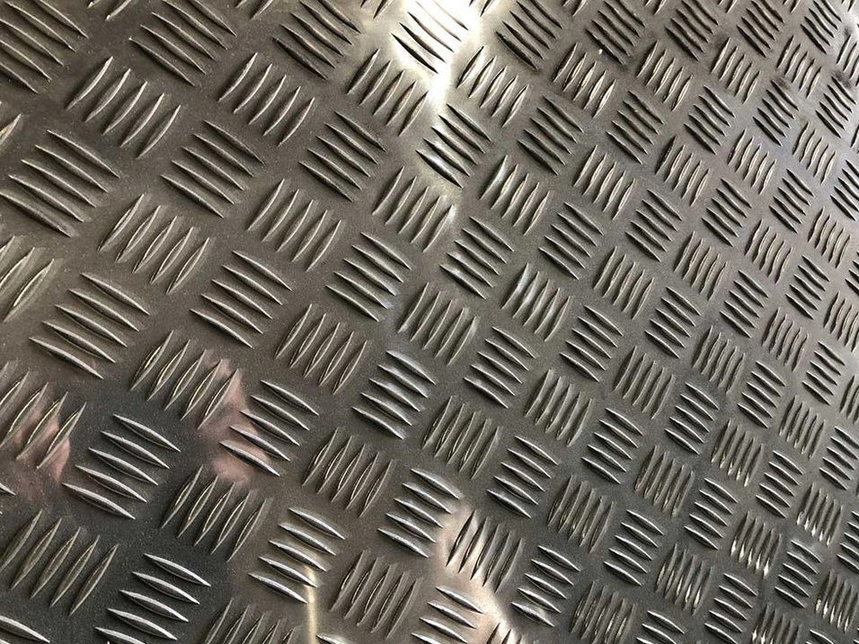 Нержавеющий рифленый лист 2500 мм 1250 мм 1 мм AISI 304