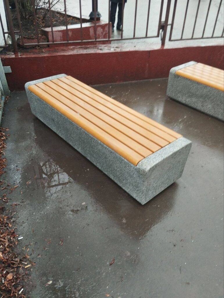 Бетонные скамейки для: Корпуса института МФЮА