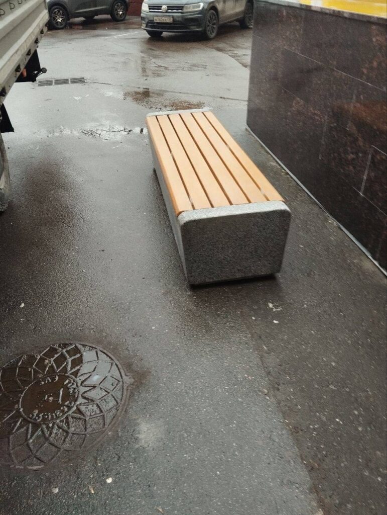 Бетонные скамейки для: Корпуса института МФЮА