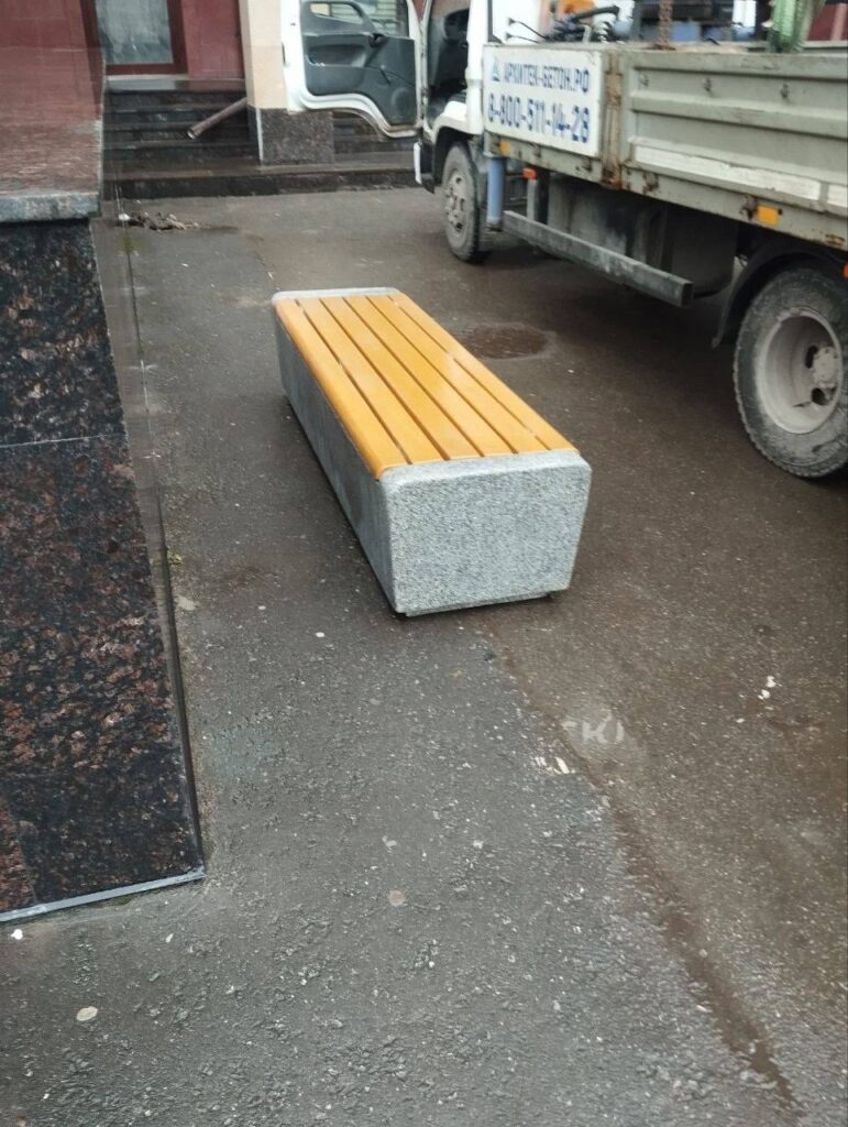 Бетонные скамейки для: Корпуса института МФЮА